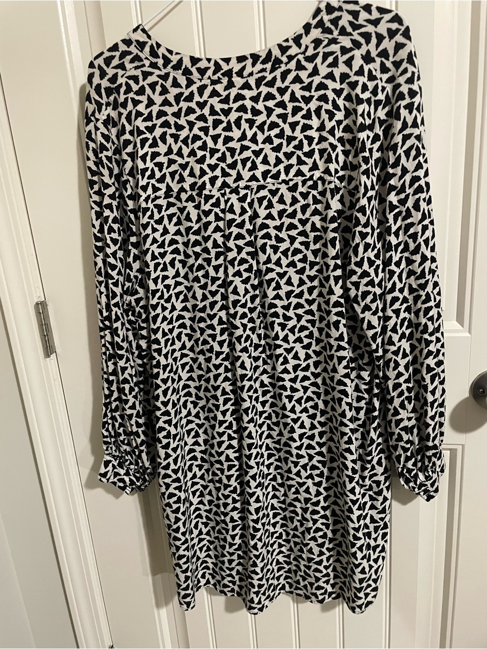 H&M Black and White V-Neck Printed Tunic - Picture 4 of 5